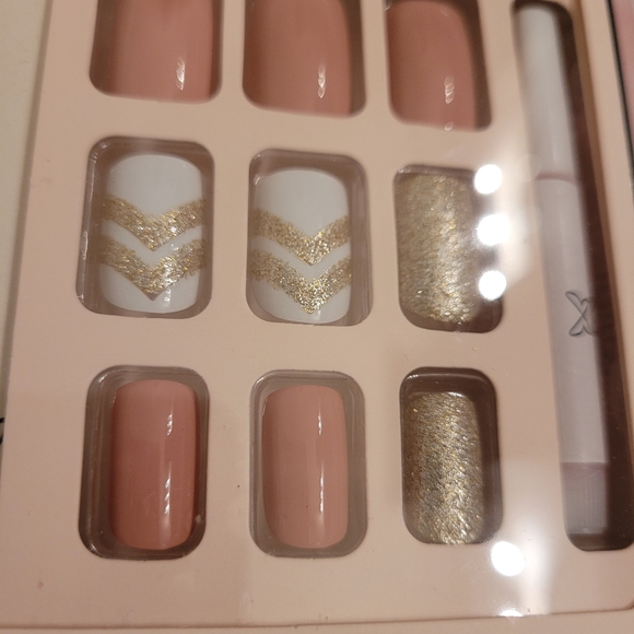 Clutch Nails - Picture 3 of 5